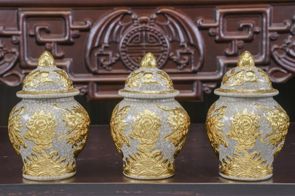 Chóe thờ gốm sứ Bát Tràng men rạn dát vàng - Tụ Bảo Đường