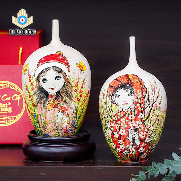Bình Hút Lộc Vuốt Tay Cô Gái Bên Vườn Hoa - Gốm Sứ Bát Tràng